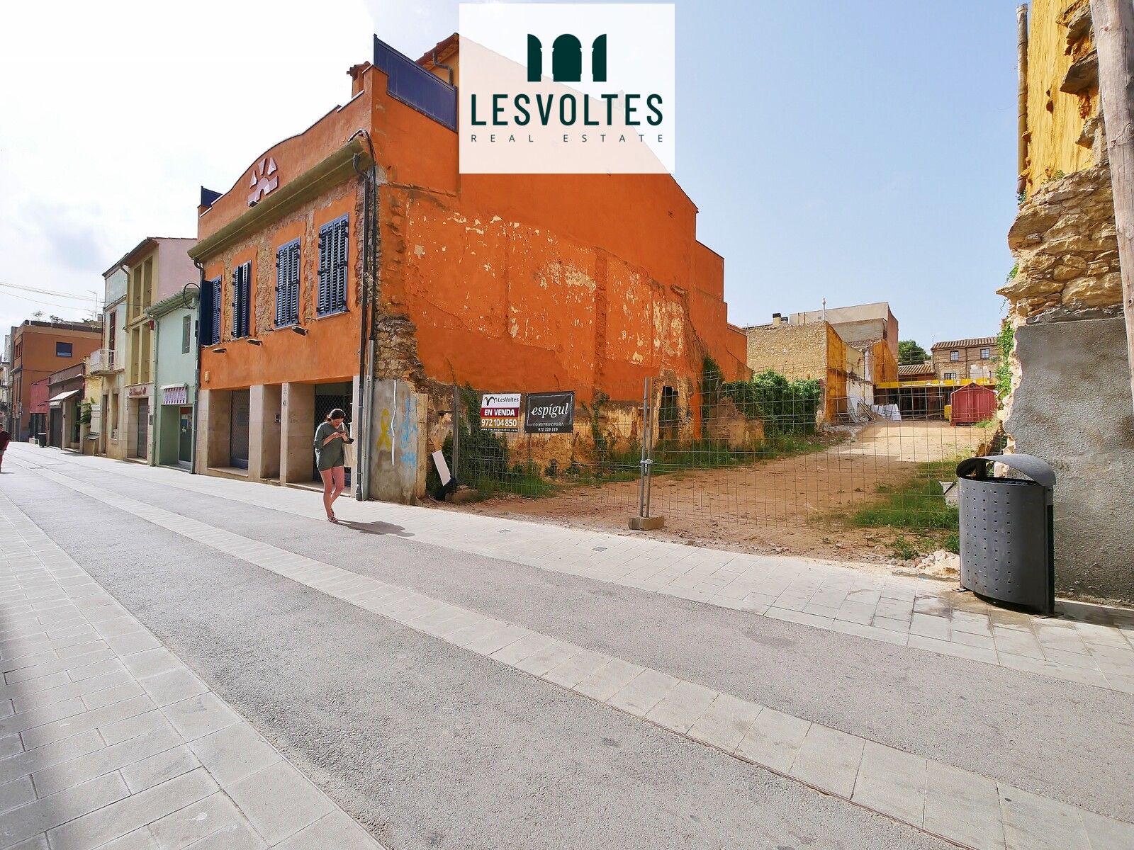 MAGNÍFICO TERRENO EN EL CENTRO PEATONAL DE PALAFRUGELL DE 300M2 CON FACHADA DE 10 METROS LINEALES Y ALTA EDIFICABILIDAD