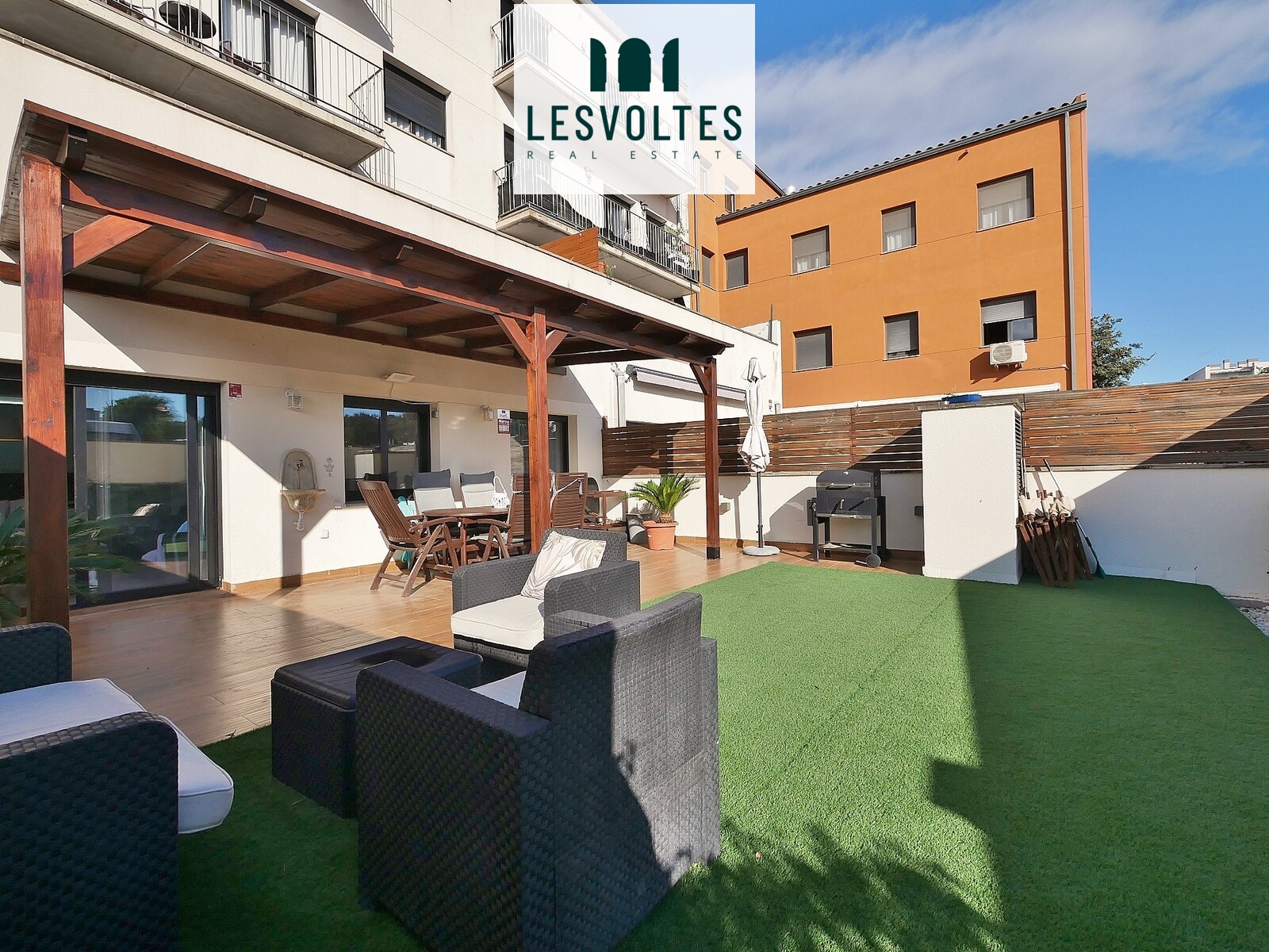 PISO EN PLANTA BAJA CON PATIO PARA ALQUILER DE TEMPORADA