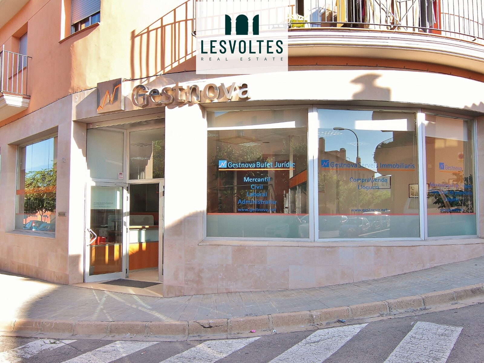 LOCAL EN VENTA O ALQUILER CON OPCIÓN A COMPRA DE 217 M2 CON SALIDA DE HUMOS Y APTO PARA TODO TIPO DE NEGOCIO