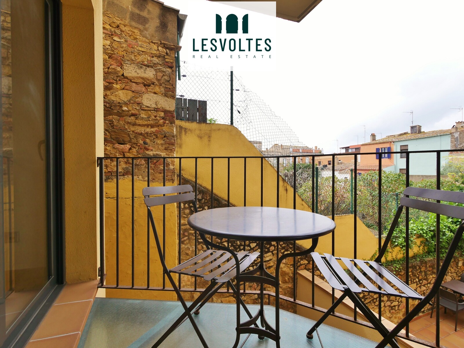 PISO DE 2 HABITACIONES CON BALCÓN Y GARAJE EN PALAFRUGELL
