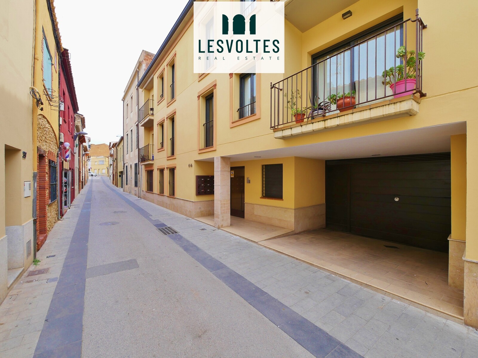 2 BEDROOM APARTMENT WITH BALCONY FOR SALE IN PALAFRUGELL