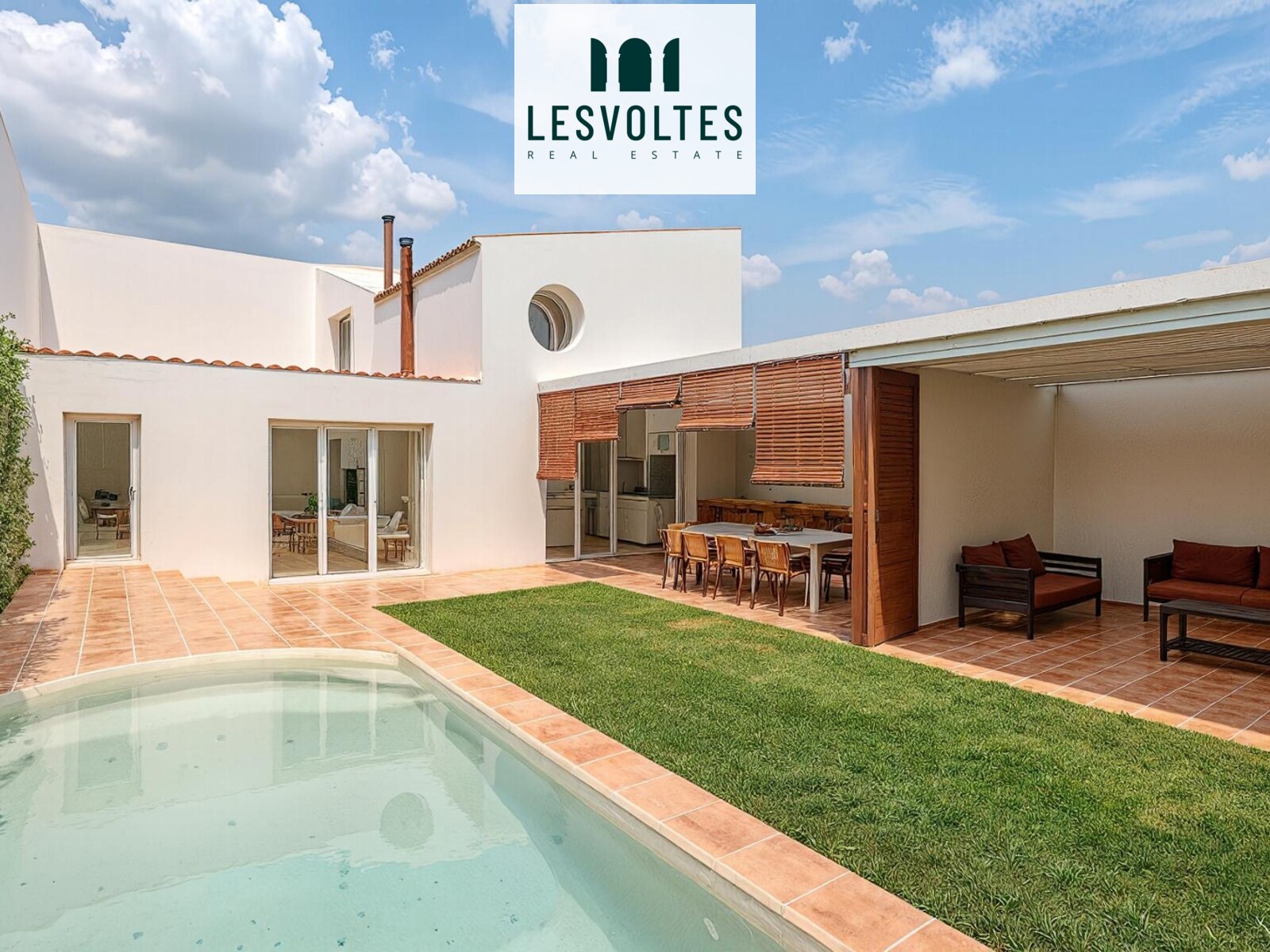 EXCLUSIVA CASA COMPLETAMENT REFORMADA, AMB JARDÍ, PISCINA I GARATGE EN VENDA AL POBLE DE PALS