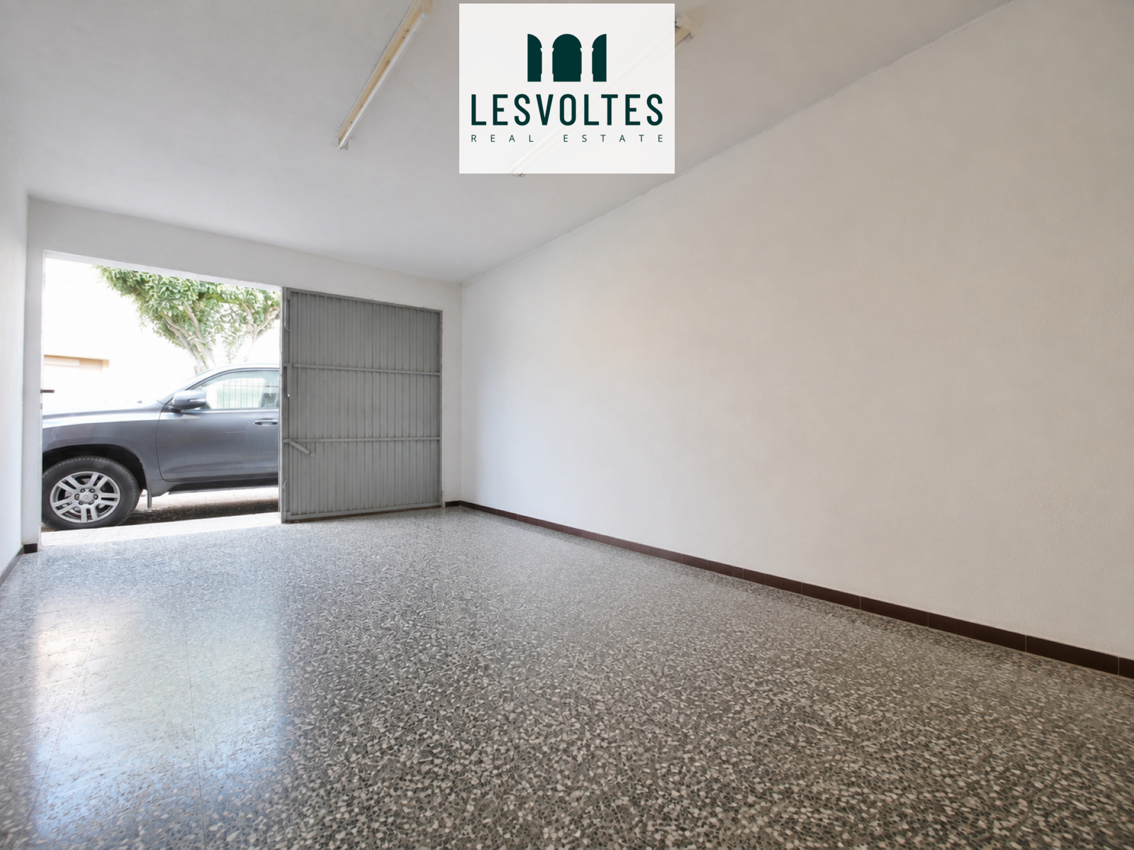 AMPLI GARATGE TANCAT DE 19 M² A peu DE CARRER A PALAFRUGELL