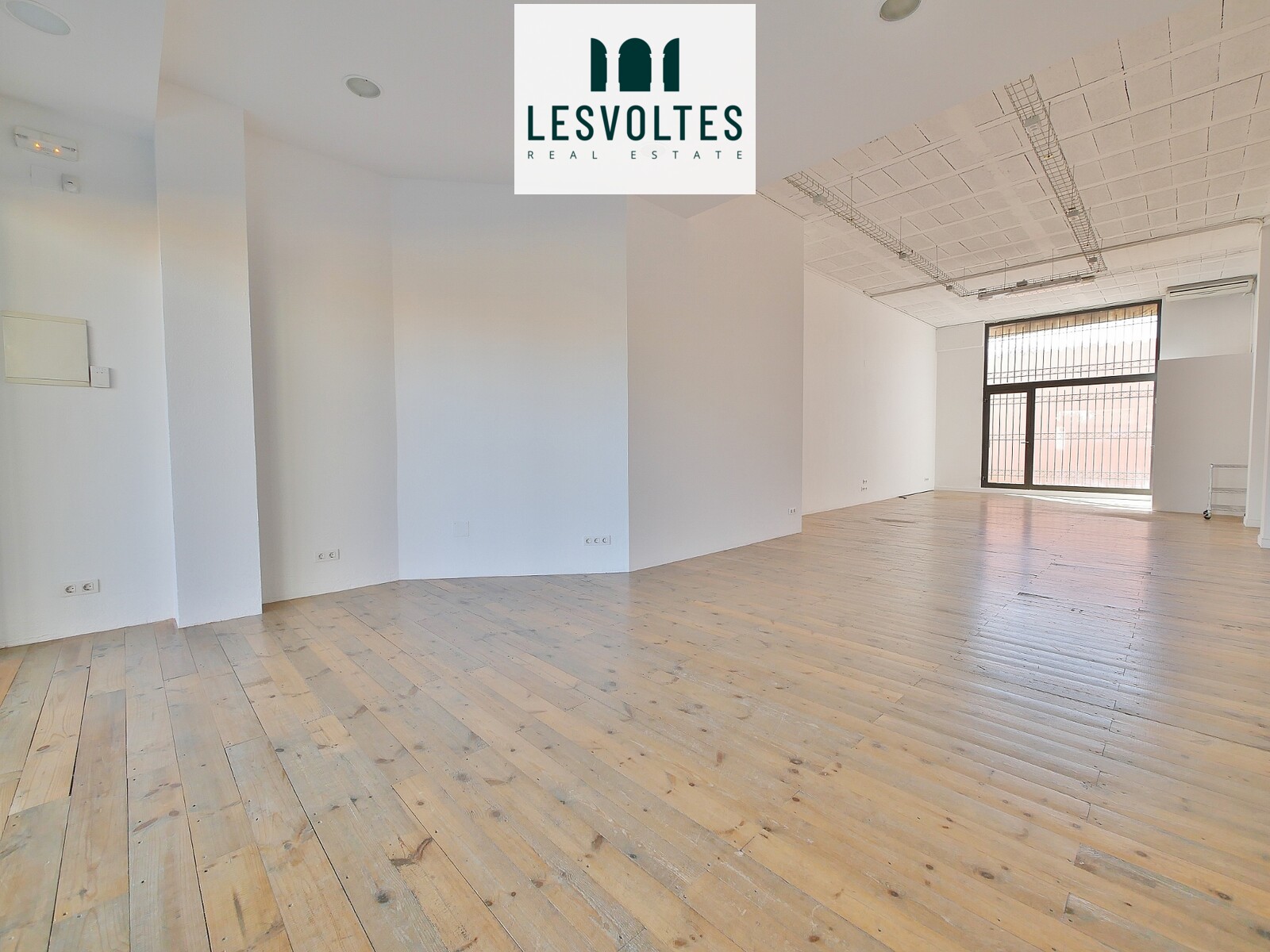 LOCAL COMERCIAL DE 76 M2 EN PLANTA BAIXA, EN VENDA A PROP DEL CENTRE DE LA BISBAL D’EMPORDÀ.