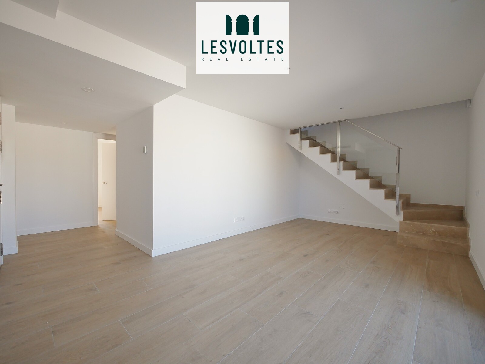 DUPLEX EN LLOGUER AMB PÀRQUING I TRASTER EN EL CENTRE DE PALAFRUGELL