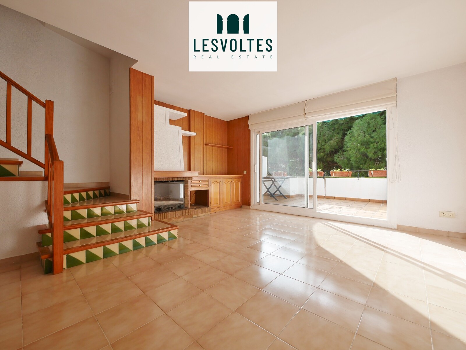 CASA CON TERRAZA Y PLAZA DE APARCAMIENTO EN PALAFRUGELL